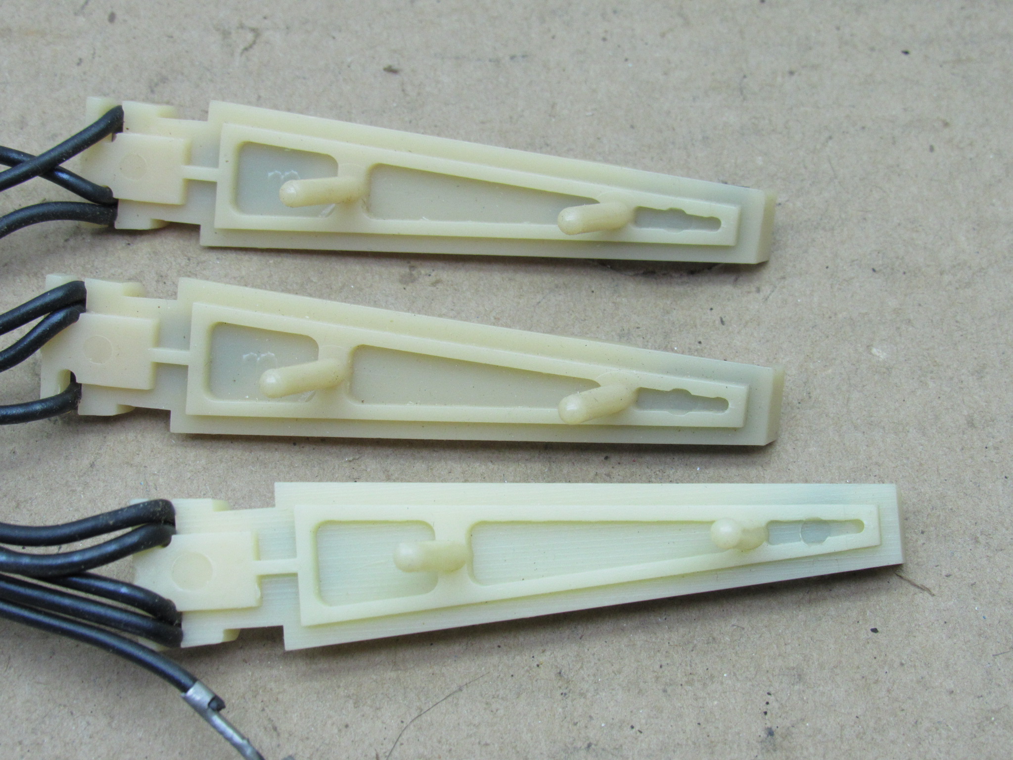 Horn Switch# 3620872 - 3-Spoke - A - B - C - Body - 1971-72 - NOS - SHIPS FREE TO LOWER 48 - Image 3