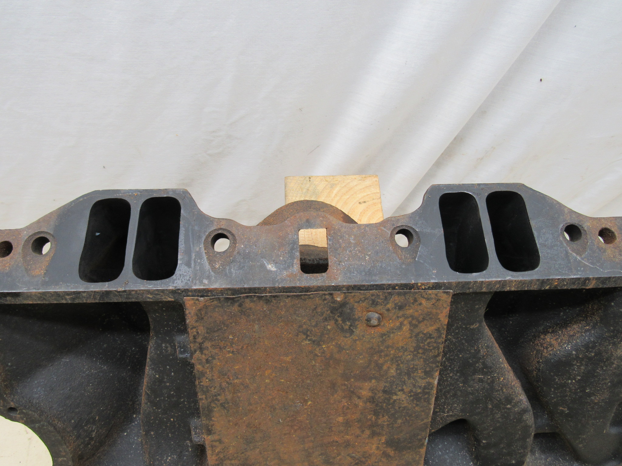 Intake Manifold - Casting# 3512100 - Date 8-7-70 - A - B - E - Body - 340 4 BBL - 1971 - USED - SHIPS FREE TO LOWER 48 - Image 6