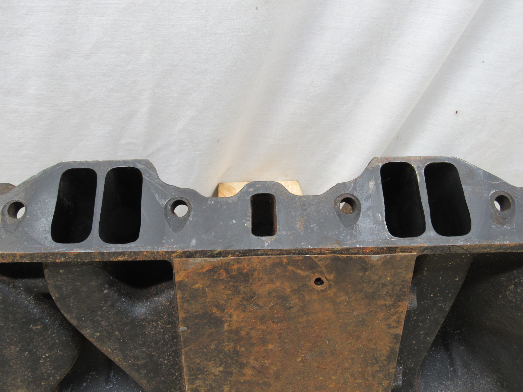 Intake Manifold - Casting# 3512100 - Date 8-7-70 - A - B - E - Body - 340 4 BBL - 1971 - USED - SHIPS FREE TO LOWER 48 - Image 4