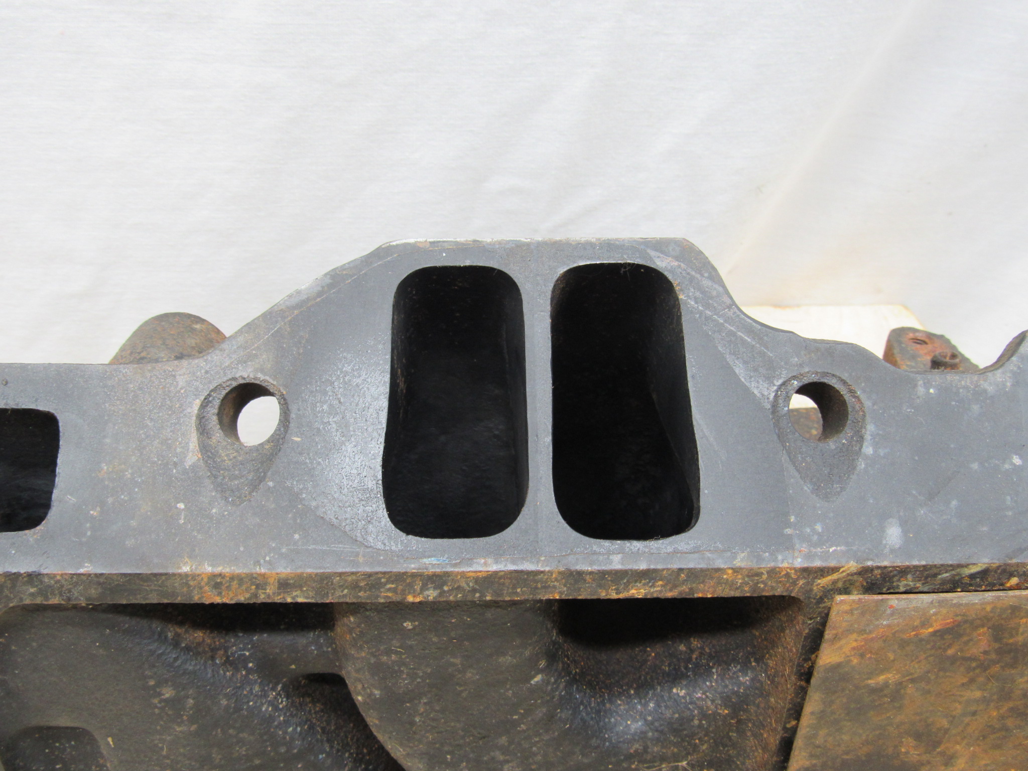 Intake Manifold - Casting# 3512100 - Date 8-7-70 - A - B - E - Body - 340 4 BBL - 1971 - USED - SHIPS FREE TO LOWER 48 - Image 3