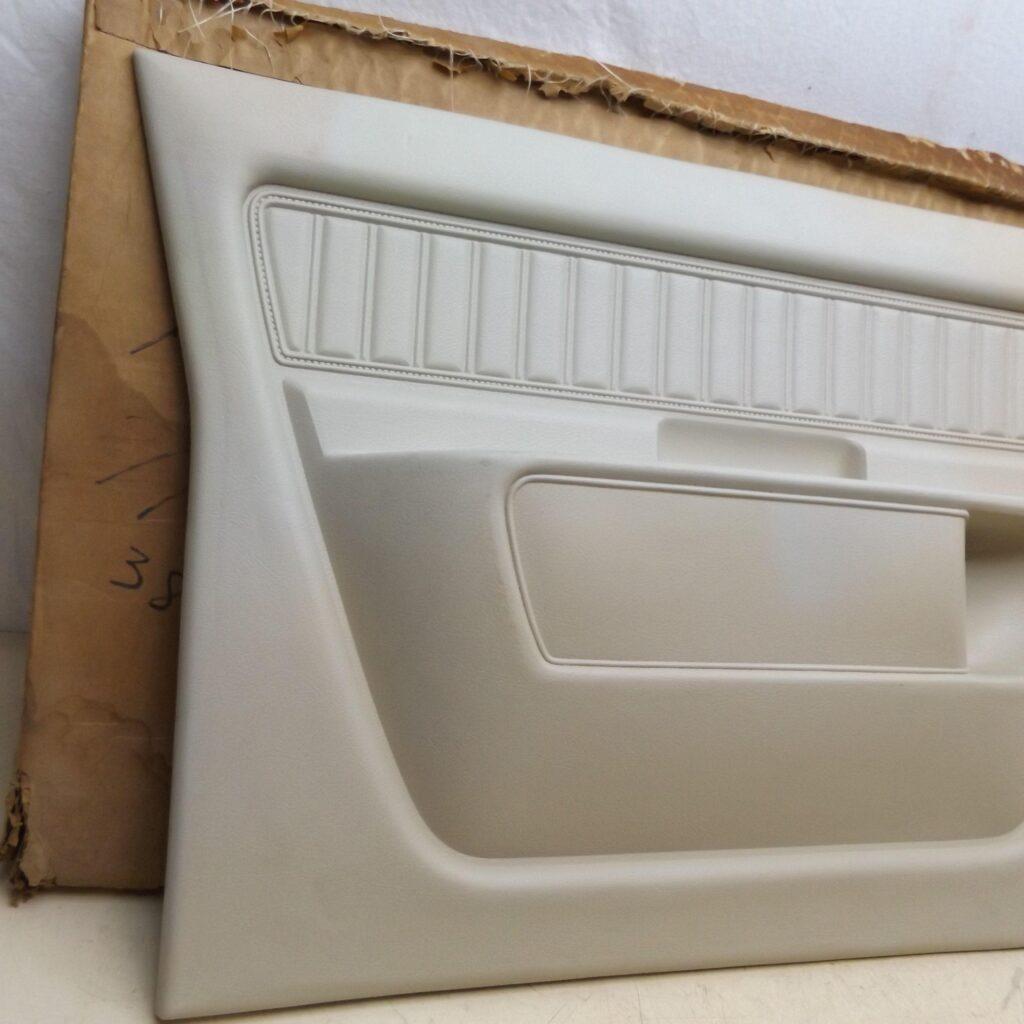 Front Door trim Panel 3829789 LH Dodge Truck ADW 100300