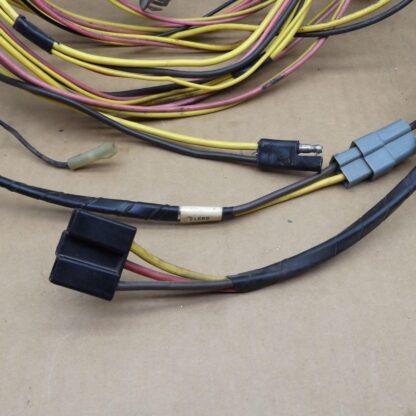 nice wires and connectors - no cuts