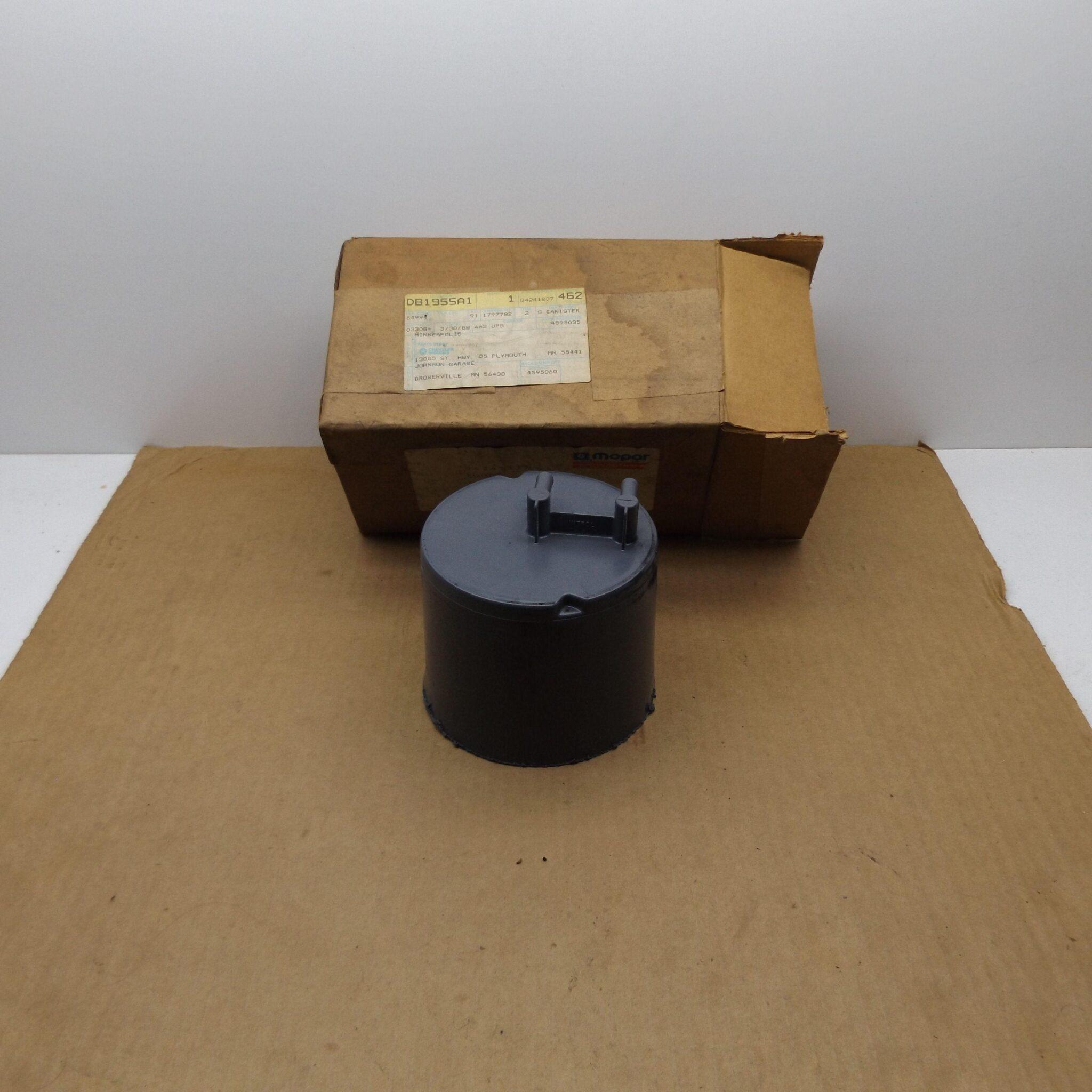 Fuel Vapor Canister 4241837 2.6 E K Body 198286 NOS