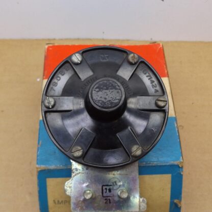 EGR Valve Vacuum Amplifier# 3671424 - A - B - C - E - Body - 1973-75 - NOS - SHIPS FREE TO LOWER 48 - Image 3