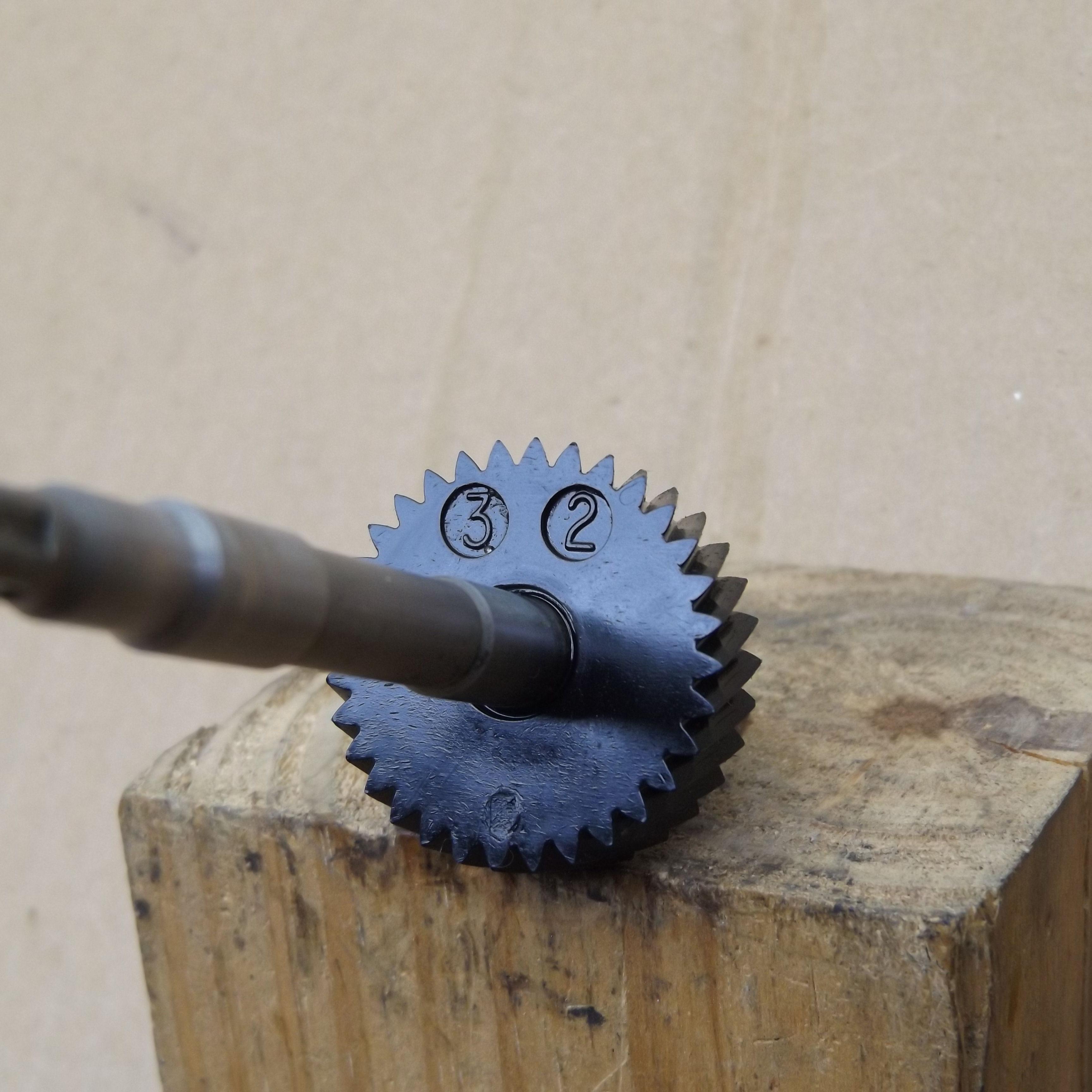 Speedometer Pinion Gear 2538932 Black 32 Tooth 196676 USED