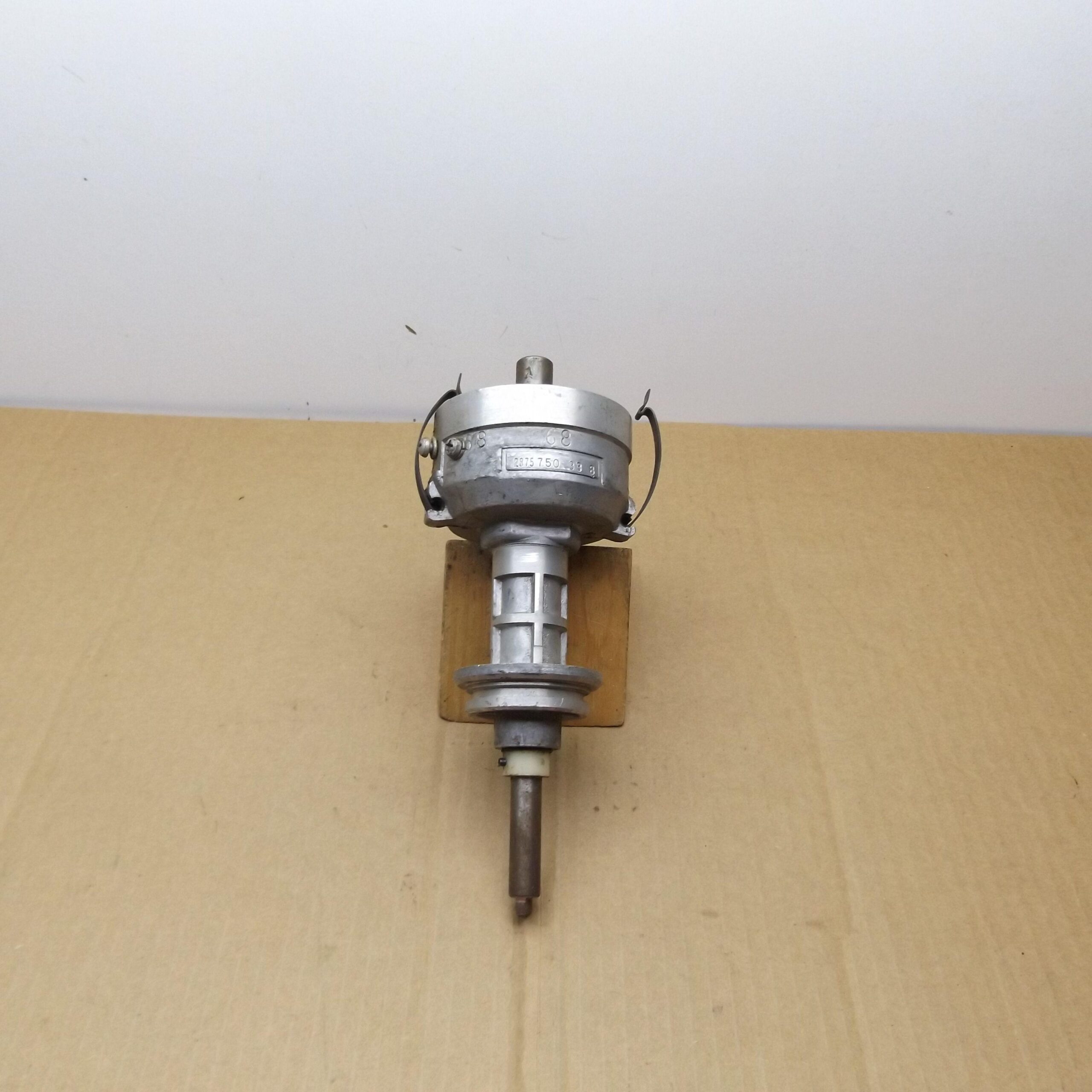 Ignition Distributor# 2875750 - Date 33-8 - Single Point - 383 - 4 bbl - Manual - B - Body - Chrysler Built - 1969 - NOS - SHIPS FREE TO LOWER 48