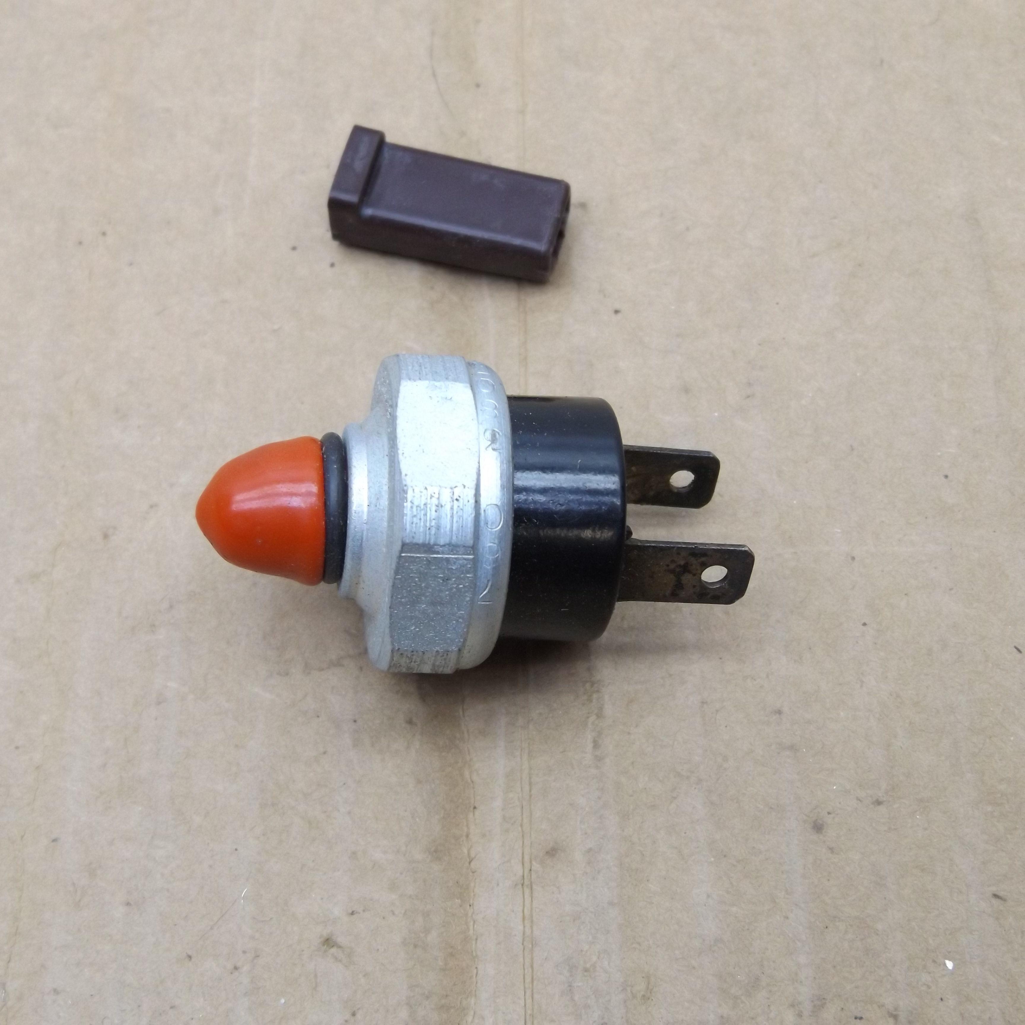 A/C Low Pressure Cut Off Switch Pkg 3879432 A B C E F M