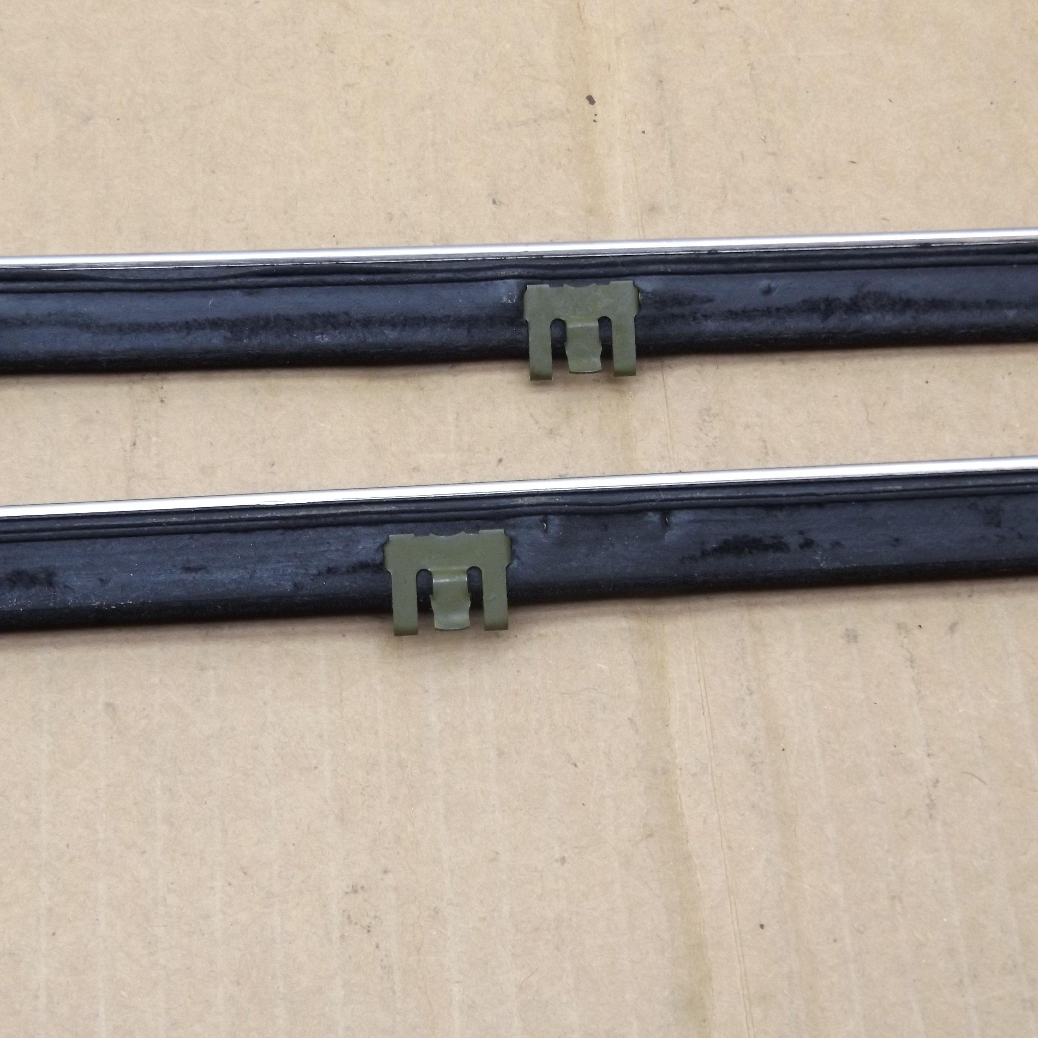 Front Door Outer Window Belt Weatherstrip 2860046 / 2860047 Pair B