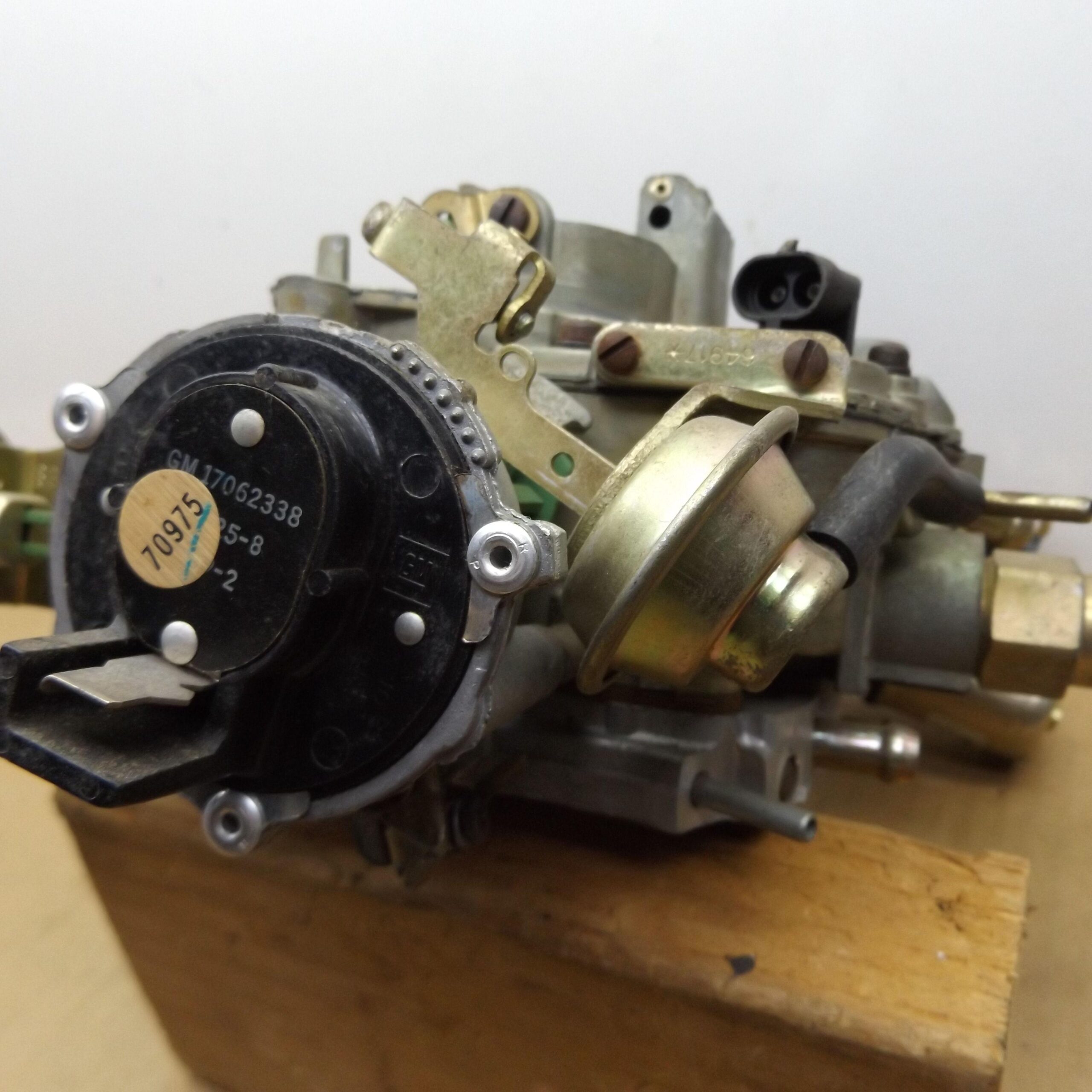 Carburetor Rochester Dualjet 210 17082182 Pontiac 231 / Chevrolet 3.