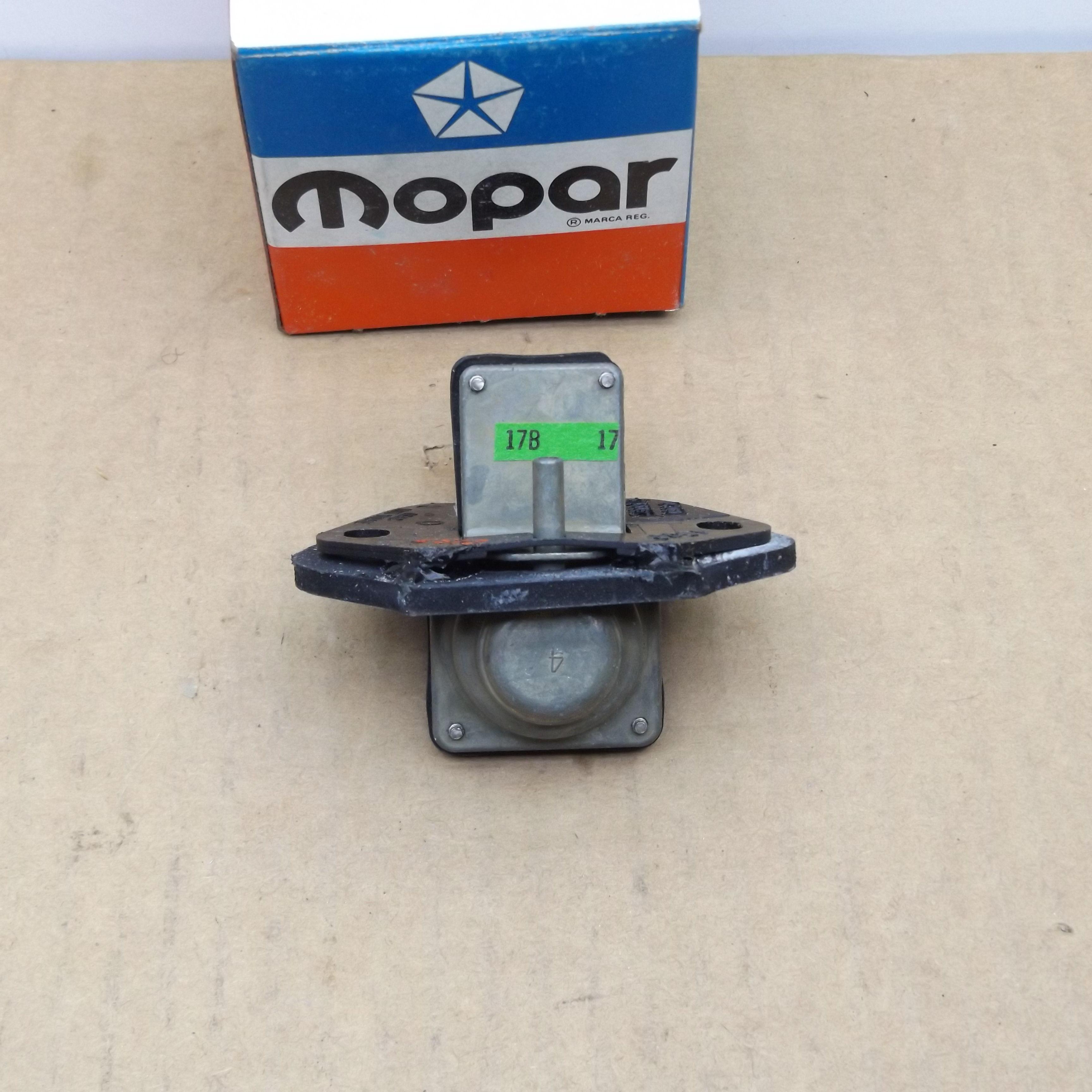 NOX Vacuum Delay Valve 3755582 A B C Body V8 197475 NOS