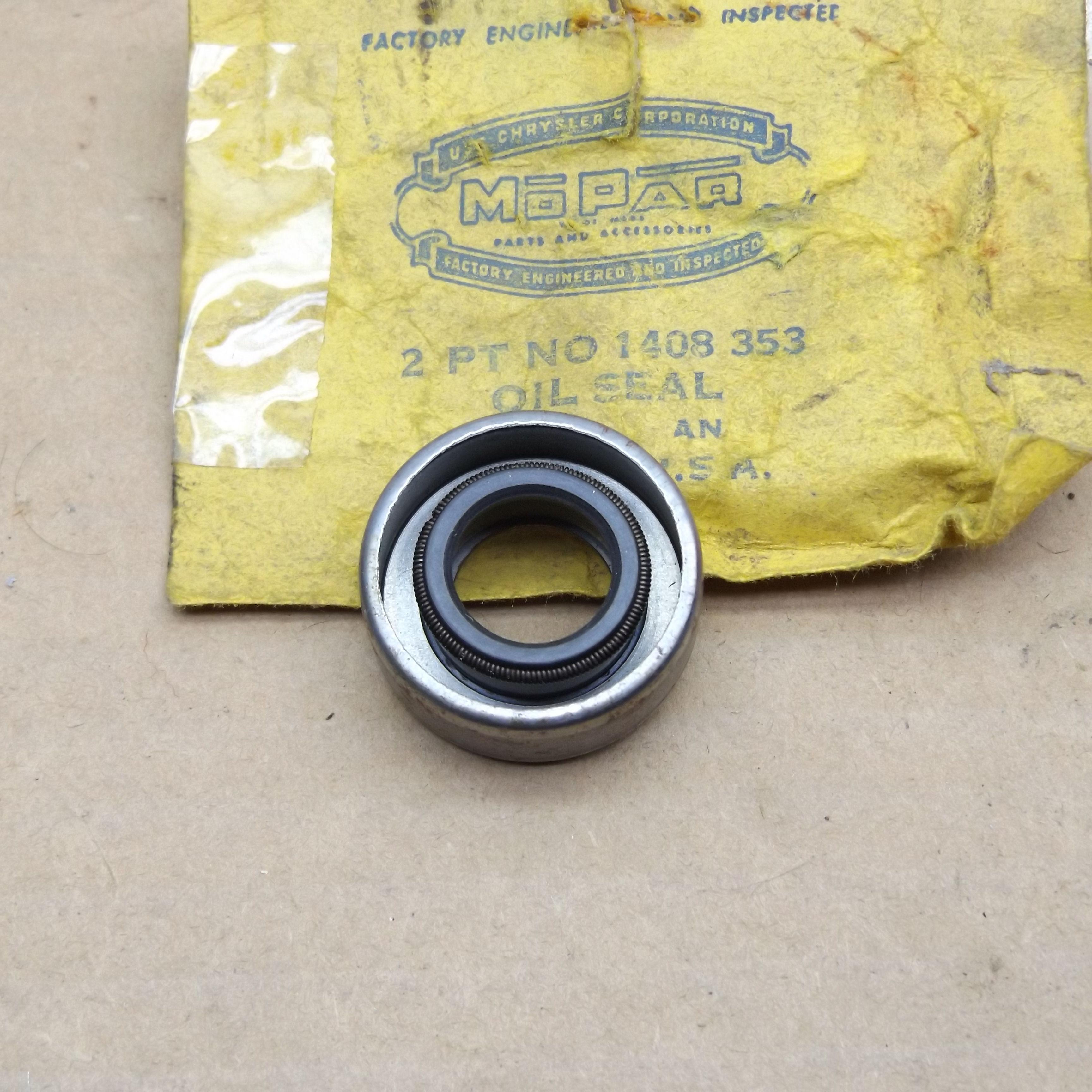 Manual Valve Lever Shaft Seal 1408353 Powerflite 195356 NOS