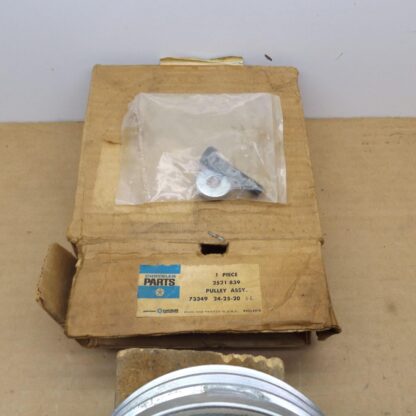 A/C Compressor Pulley and Hub# 2521839 - C - Body - Imperial - 1966-68 - NOS - Image 2