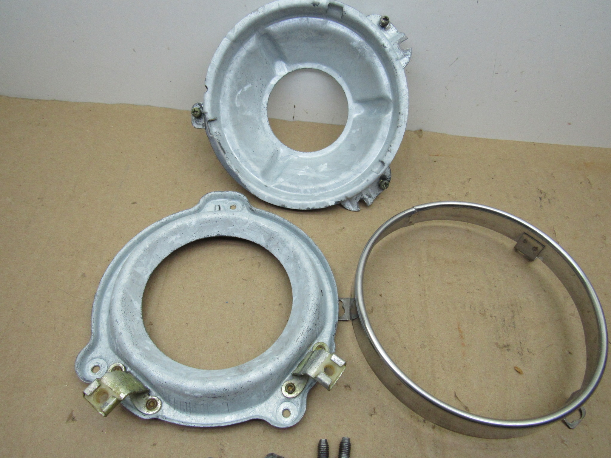 the galvanized plating on housings is original - not painted