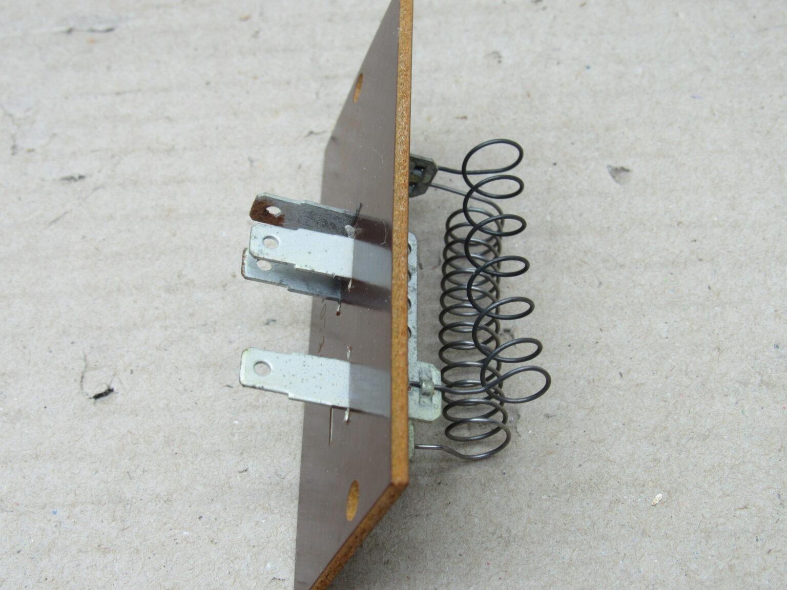 Heater Blower Motor Resistor 2607302 B Body 196670 NOS