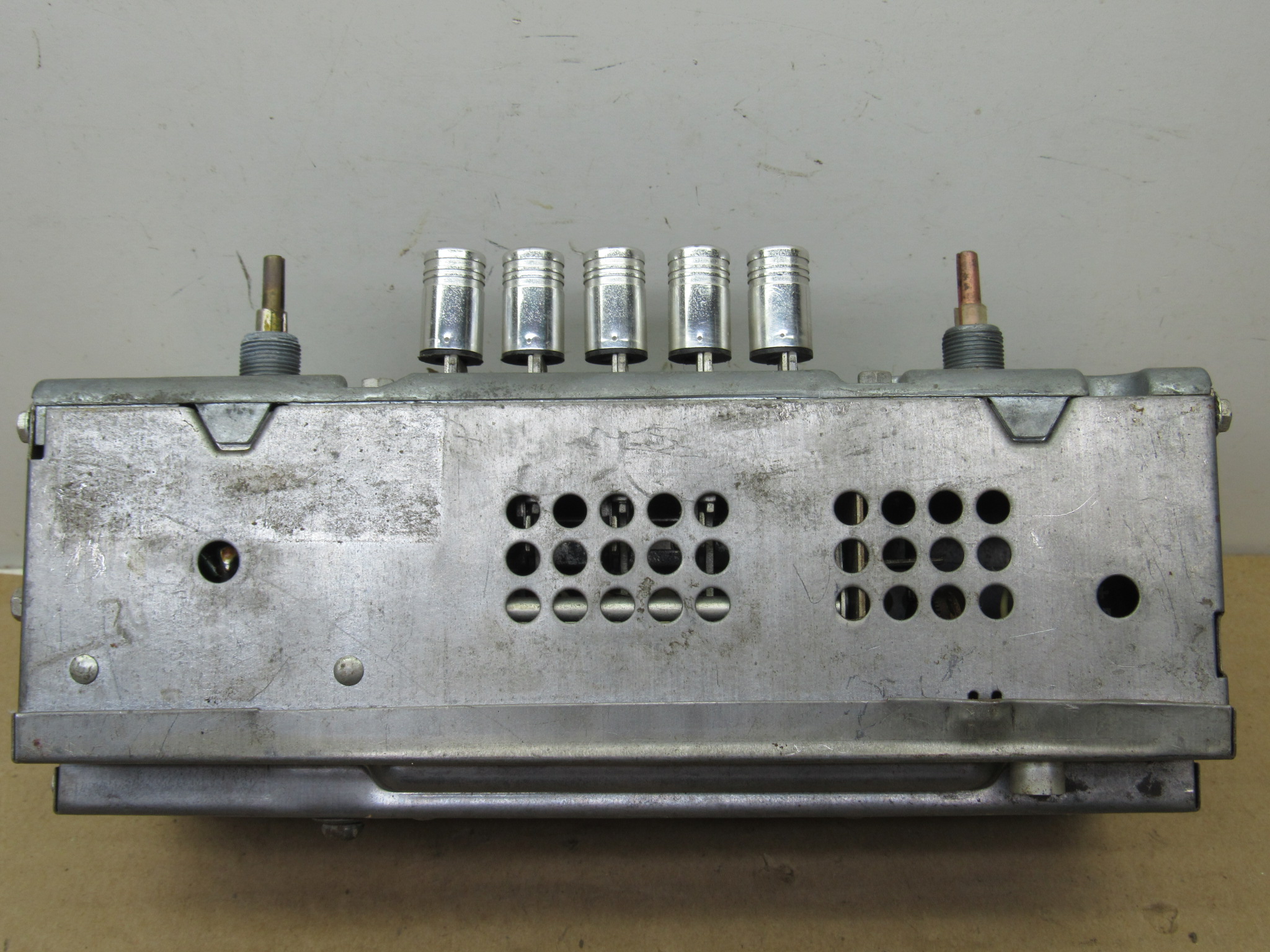 AM Radio# 2496270 - Model 218 - A - Body - Plymouth - 1963-64 - USED - SHIPS FREE TO LOWER 48 - Image 6