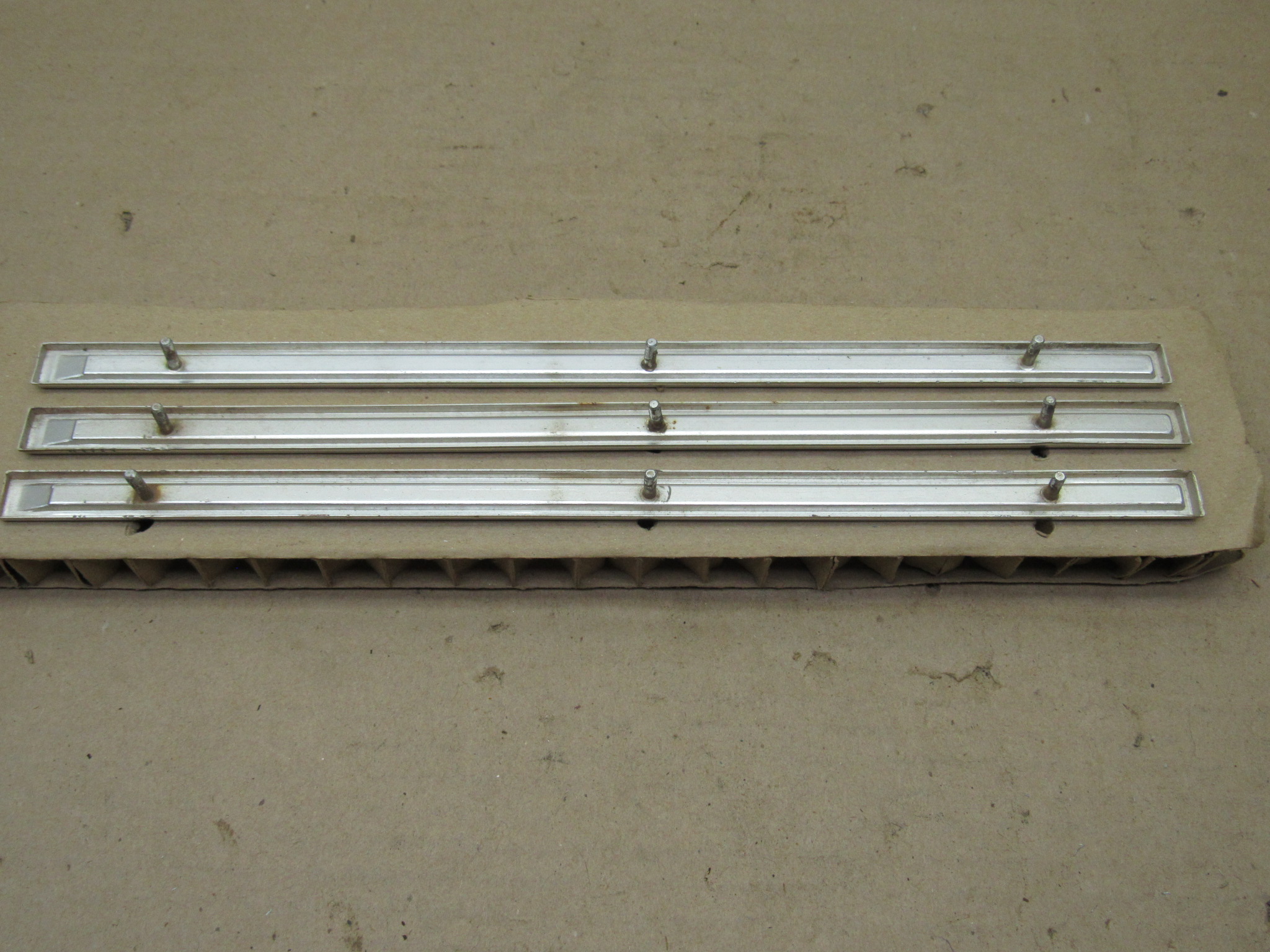 Front Fender Side Louver Pkg# 2524827 / 2524828 / 2524829 - Sport Fury - 1965 - USED - SHIPS FREE TO LOWER 48 - Image 5