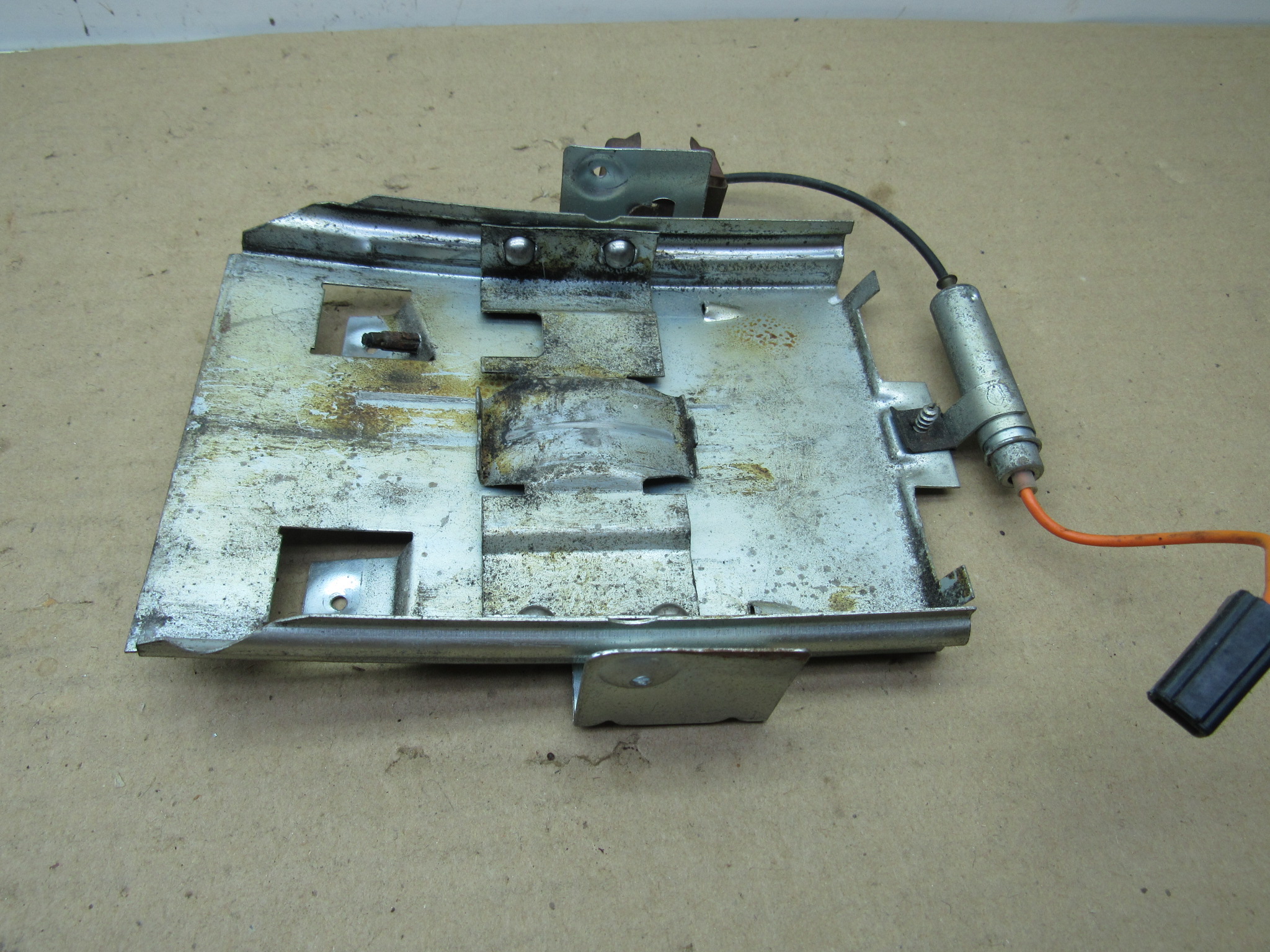 Instrument Panel Ash Receiver W/Face Plate Pkg# 2889574 - A - Body - Early Type - 1968 - USED - SHIPS FREE TO LOWER 48 - Image 8