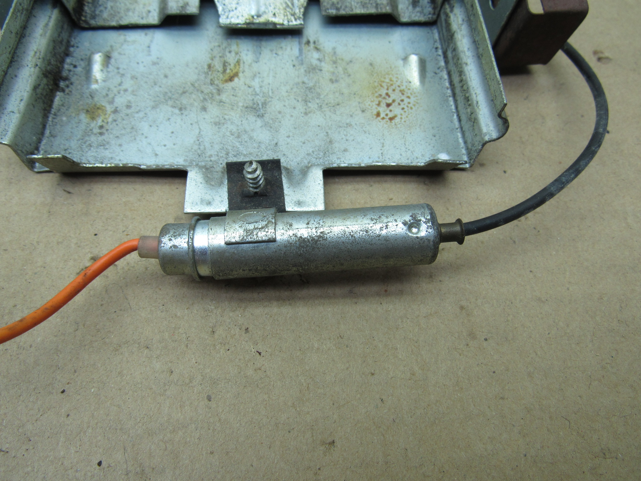 Instrument Panel Ash Receiver W/Face Plate Pkg# 2889574 - A - Body - Early Type - 1968 - USED - SHIPS FREE TO LOWER 48 - Image 7