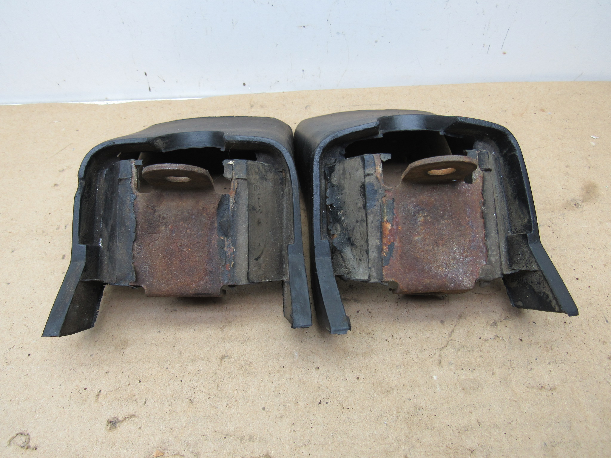 Rear Bumper Guard / Cushion Pkg 3686520-1 / 3754212-3 / 3686590-1 - Dodge Challenger - 1974 - USED - SHIPS FREE TO LOWER 48 - Image 7