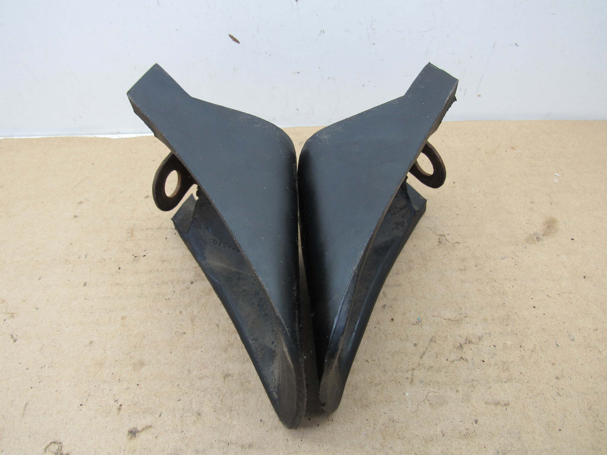 Rear Bumper Guard / Cushion Pkg 3686520-1 / 3754212-3 / 3686590-1 - Dodge Challenger - 1974 - USED - SHIPS FREE TO LOWER 48 - Image 4