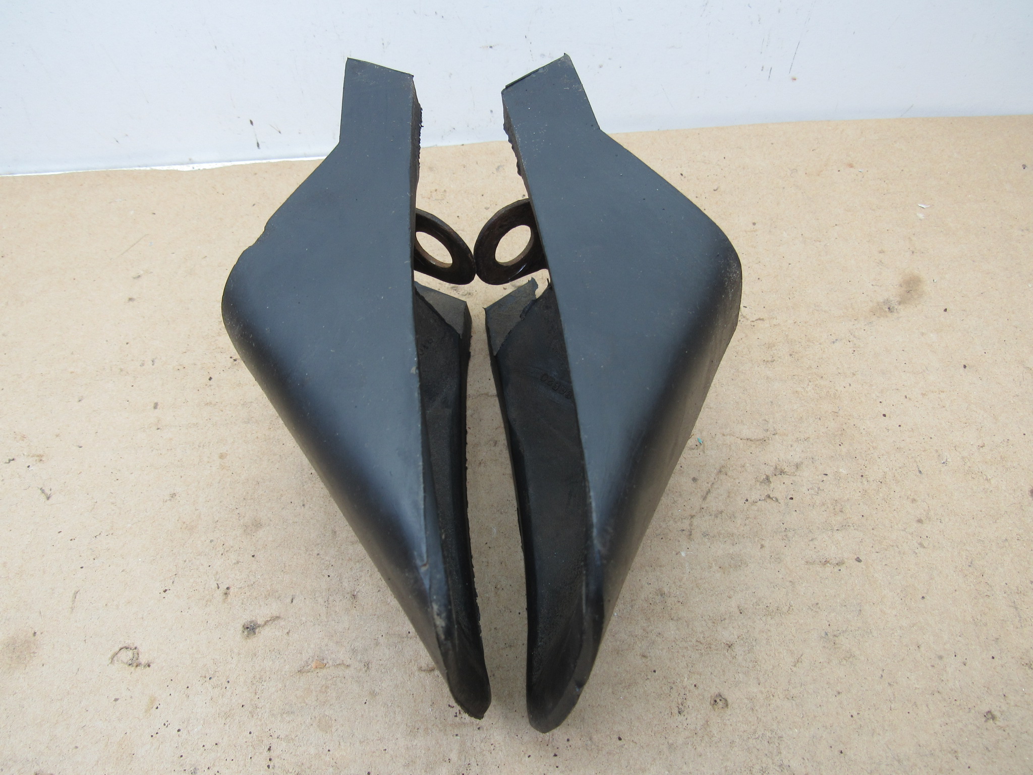 Rear Bumper Guard / Cushion Pkg 3686520-1 / 3754212-3 / 3686590-1 - Dodge Challenger - 1974 - USED - SHIPS FREE TO LOWER 48 - Image 3