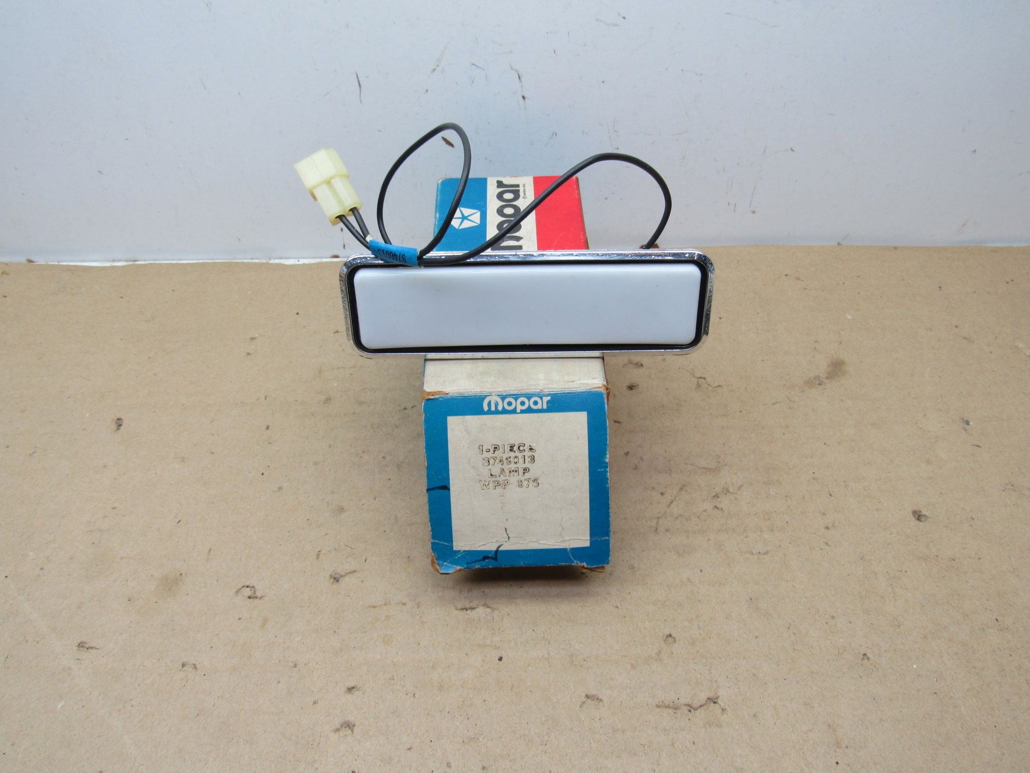 Door and Quarter Courtesy Lamp Assy# 3746013 - B - M - Body - 1975-78 - NOS - SHIPS FREE TO LOWER 48