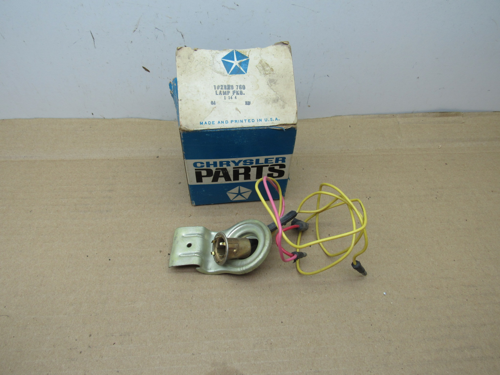 Map and Courtesy Lamp Pkg# 2820760 - A - B - Body - 1967 - NOS - SHIPS FREE TO LOWER 48
