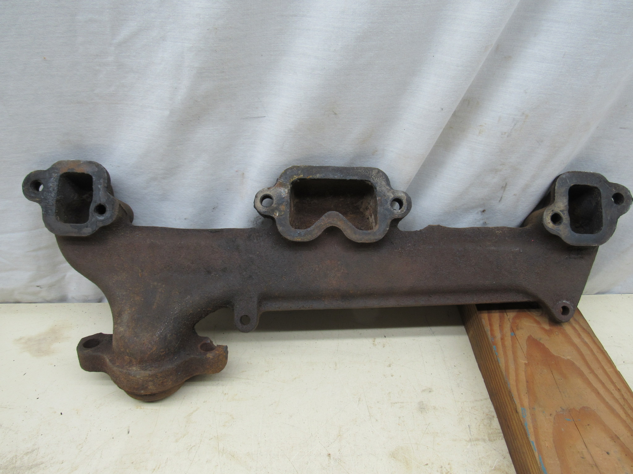 Exhaust Manifold - Casting# 3512077 - LH - Date - 6-22-2 - 318 - V8 - B - C - E - Body - 1971-74 - USED - SHIPS FREE TO LOWER 48 - Image 4