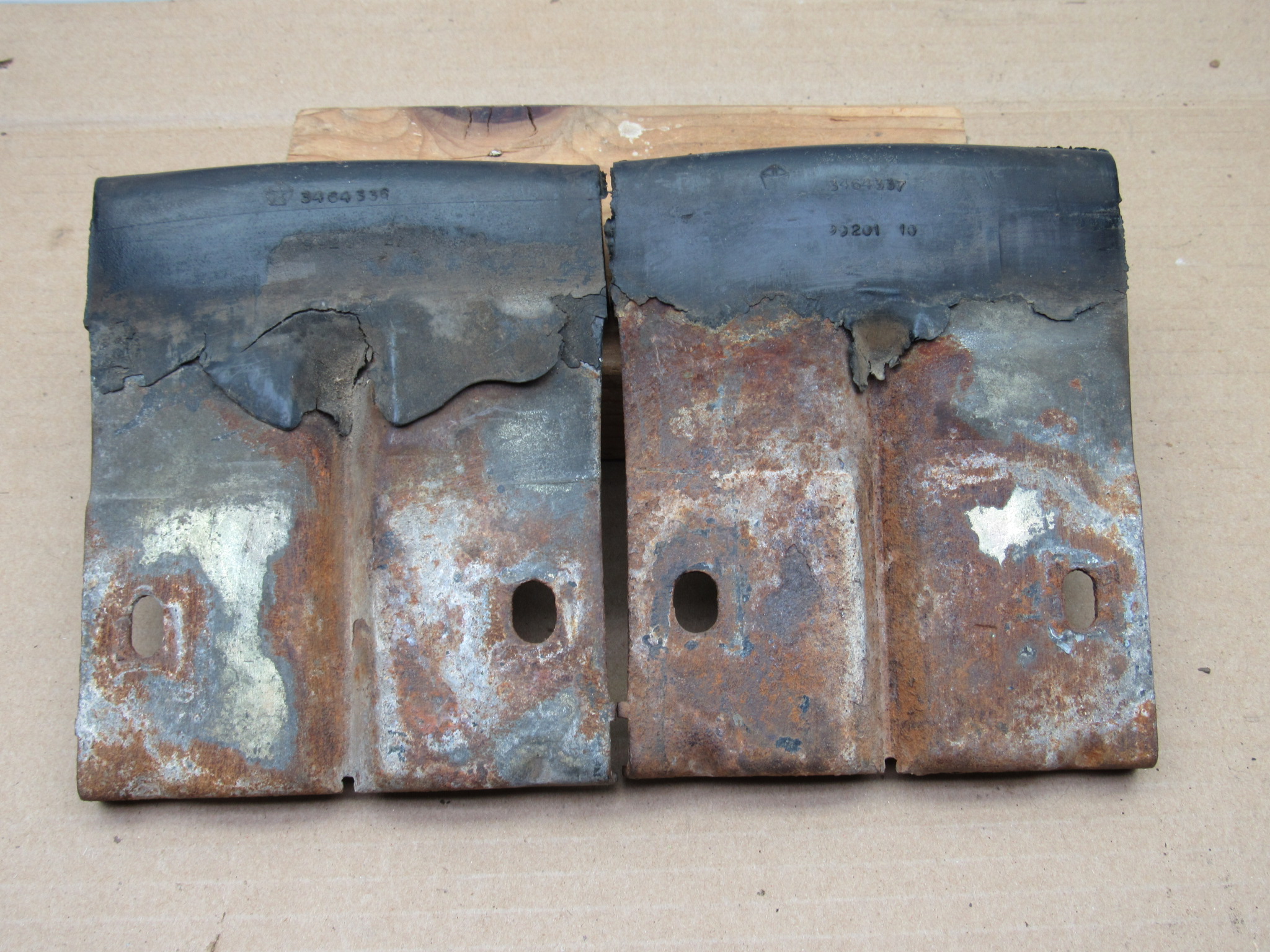 Front Bumper Impact Pad# 3464336 / 3464337 - Pair - Dodge Charger - 1971-72 - USED - SHIPS FREE TO LOWER 48 - Image 6