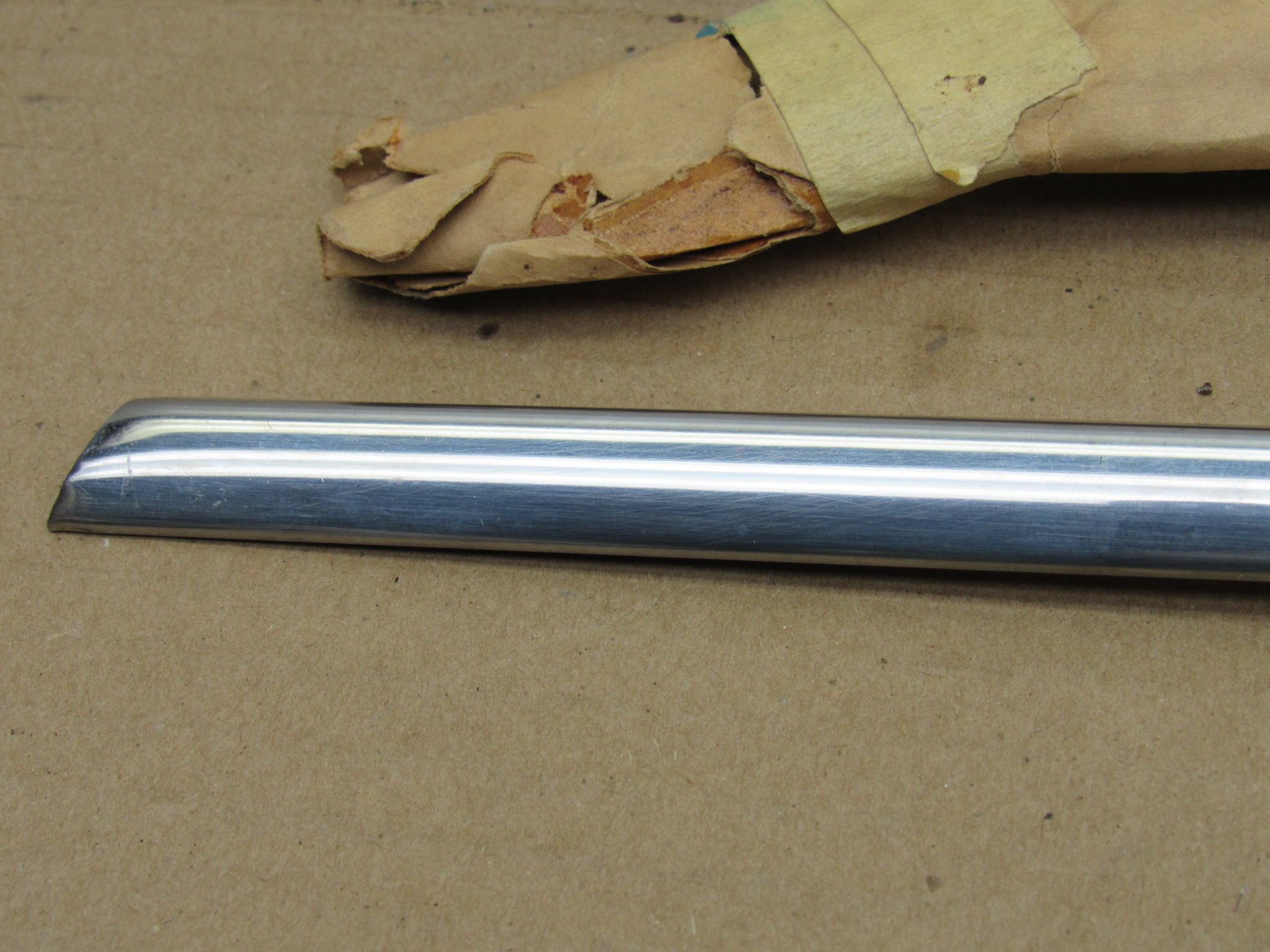 Outside Windshield Moulding Pkg# 2584106 - RH - C - Body - 2 & 4 Door - Hardtop - 1965-66 - NOS - SHIPS FREE TO LOWER 48 - Image 4